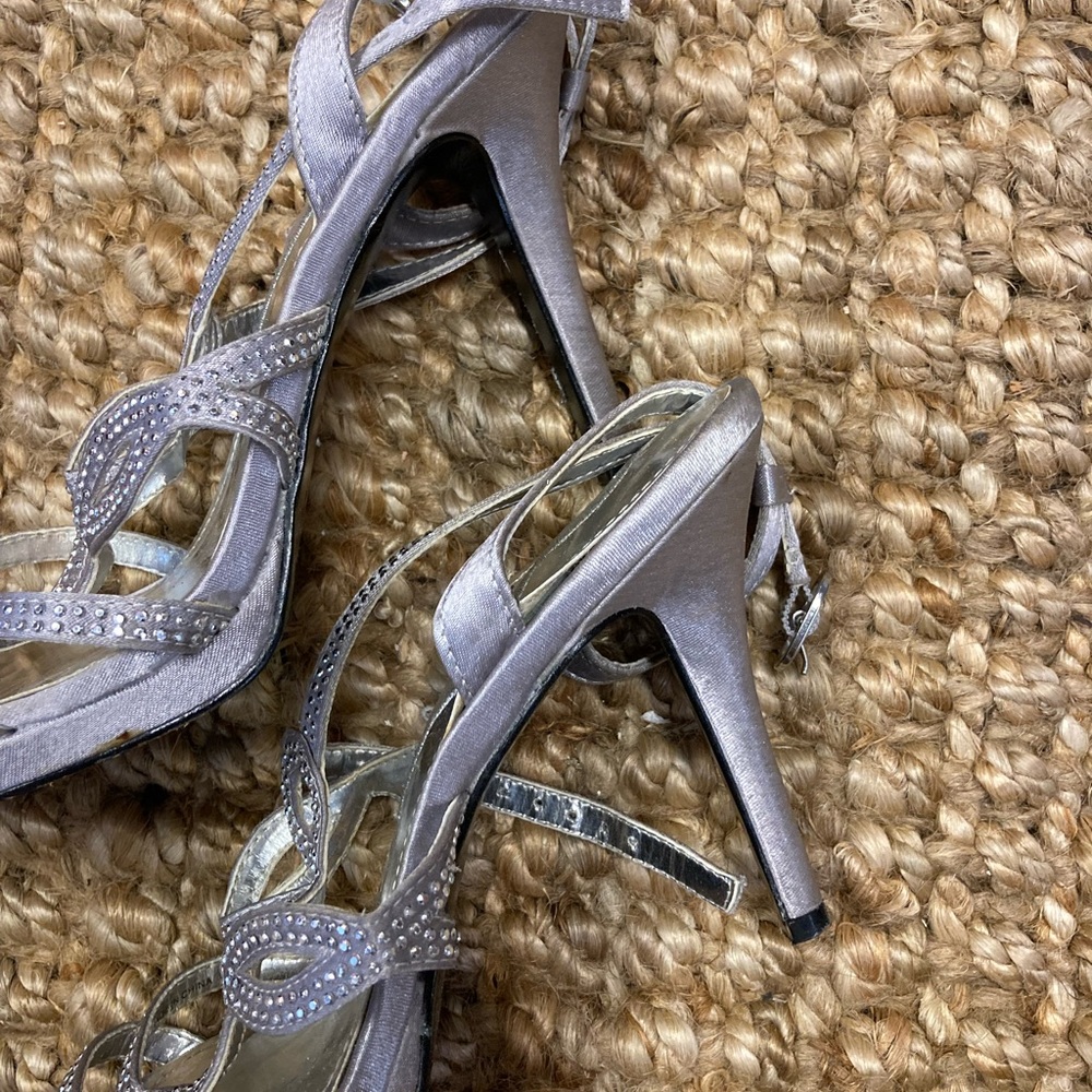 Jewels rhinestones silver satin pumps
